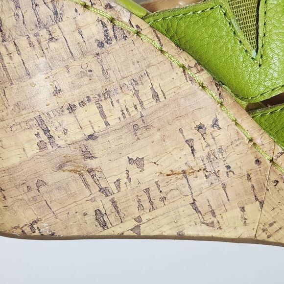 b.o.c. Green Leather Cork Sole Wedge Sandals Size 9 Green Leather Wedges - Picture 12 of 13